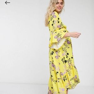 Beautiful yellow maternity dress